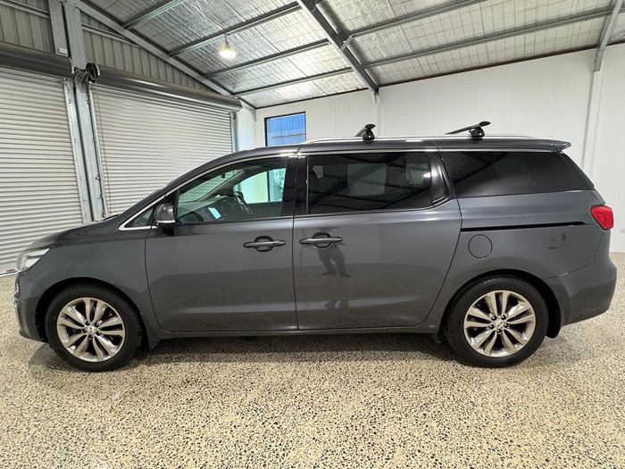 2017 Kia Carnival Platinum