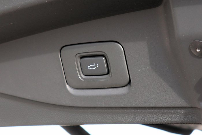 2023 Isuzu MU-X LS-T