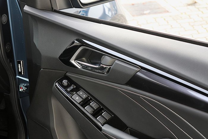 2023 Isuzu MU-X LS-T