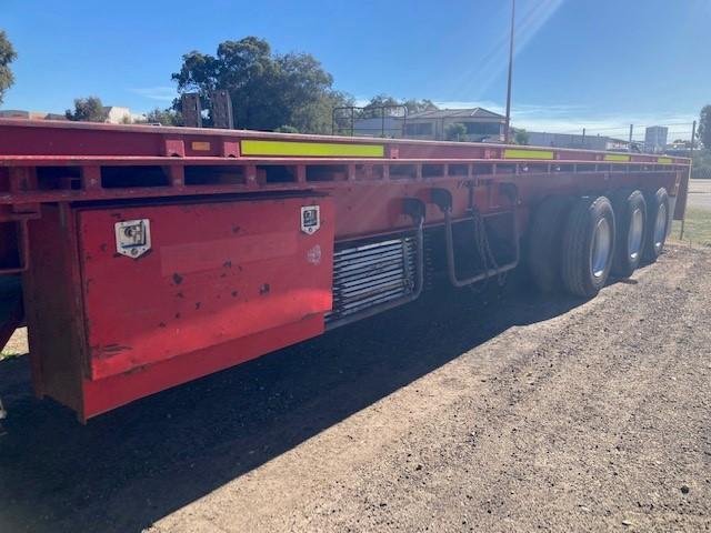 2012 CIMC 13.5M Straight Flat Top Red