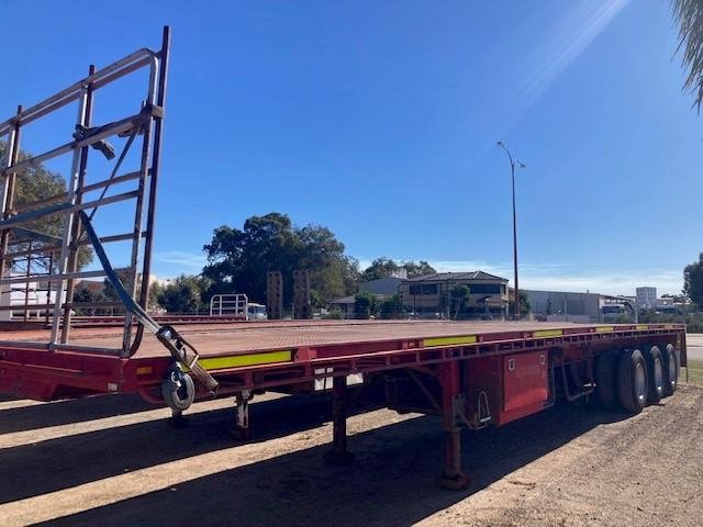 2012 CIMC 13.5M Straight Flat Top Red