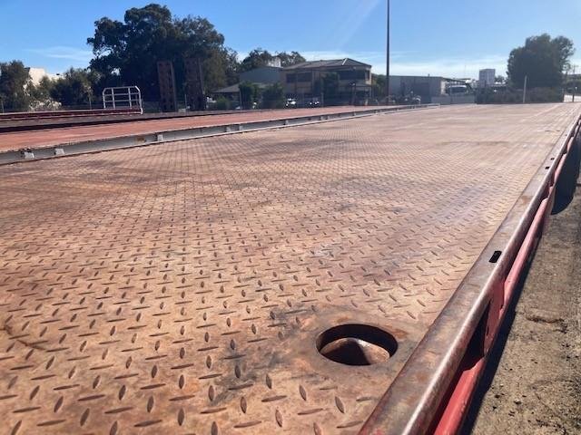 2012 CIMC 13.5M Straight Flat Top Red