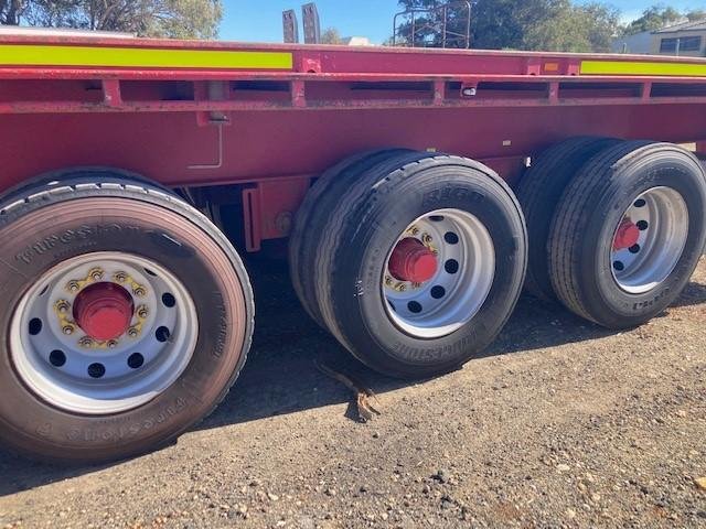 2012 CIMC 13.5M Straight Flat Top Red