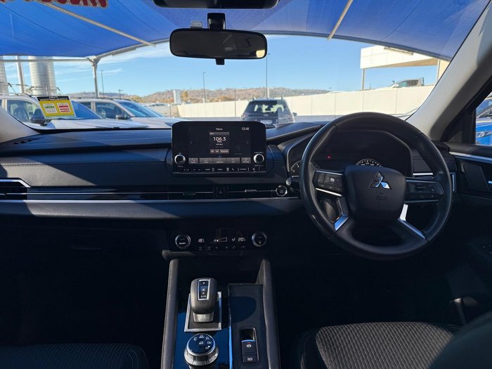 2023 Mitsubishi Outlander ES