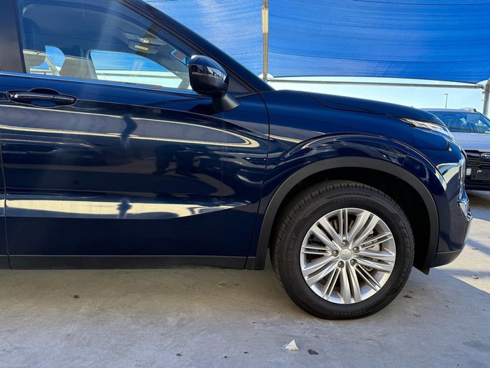 2023 Mitsubishi Outlander ES