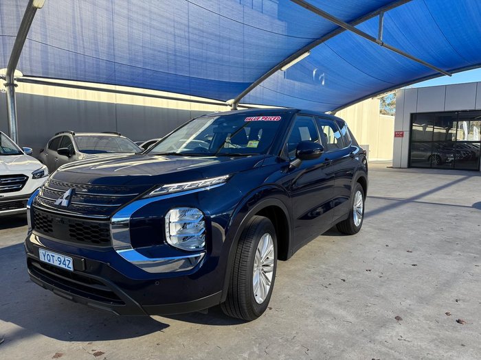 2023 Mitsubishi Outlander ES