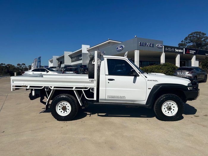 2014 Nissan Patrol DX Series 4 MY14 4X4 Dual Range Polar White