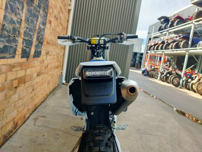 2025 HUSQVARNA TE 300I HERITAGE ENDURO BLUE