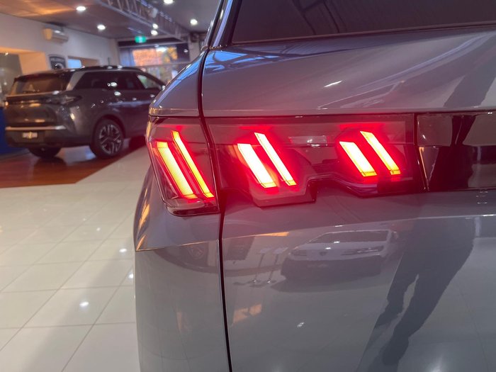 2025 Peugeot 5008 Allure Hybrid