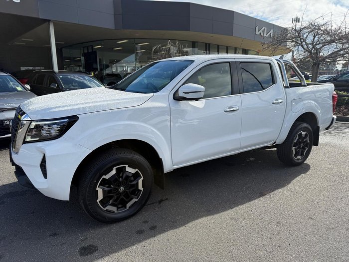 2022 Nissan Navara ST-X