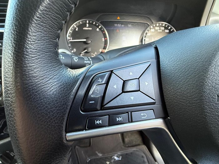 2022 Nissan Navara ST-X