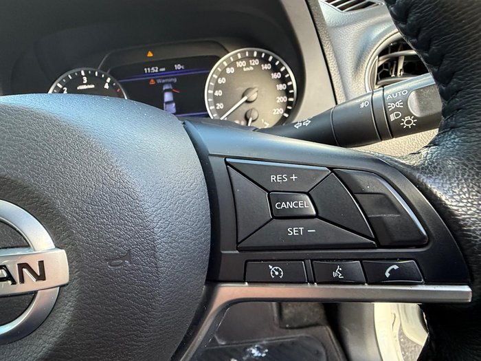 2022 Nissan Navara ST-X