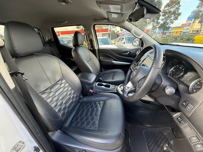 2022 Nissan Navara ST-X