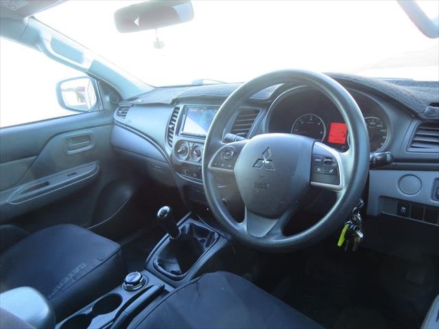 2016 Mitsubishi Triton GLX Club Cab