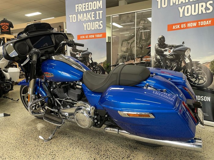 2025 Harley-Davidson Street Glide 117 (FLHX) Touring Blue