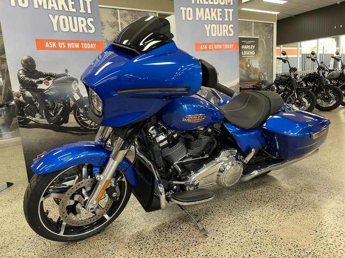 2025 Harley-Davidson Street Glide 117 (FLHX) Touring Blue