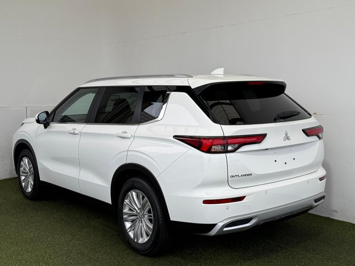 2024 Mitsubishi Outlander LS