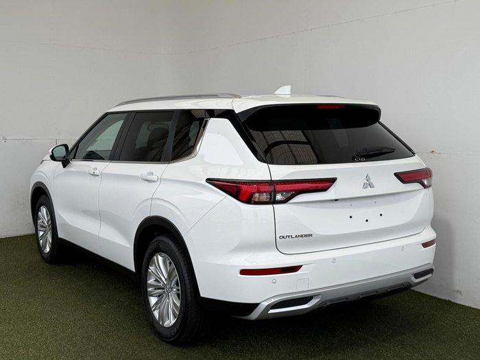 2024 Mitsubishi Outlander LS