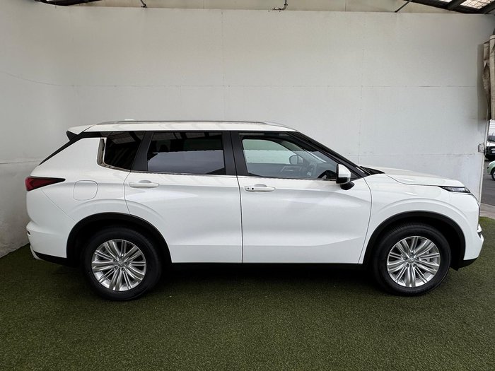 2024 Mitsubishi Outlander LS