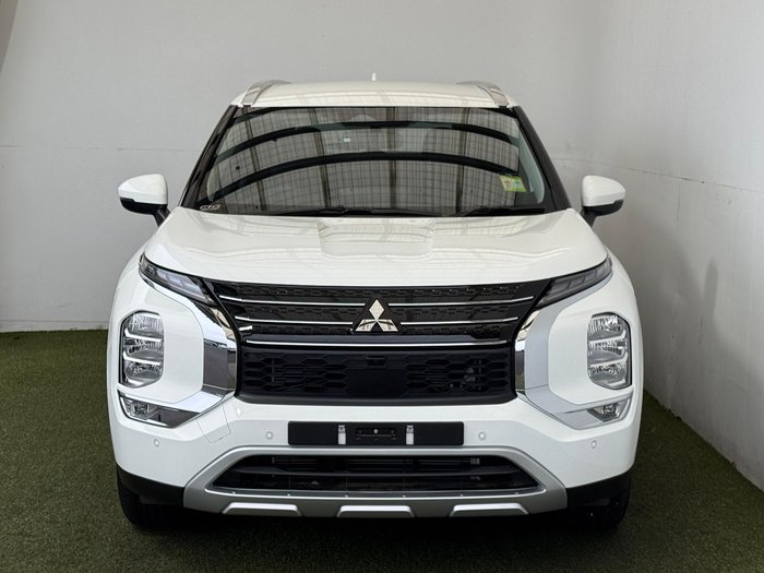 2024 Mitsubishi Outlander LS