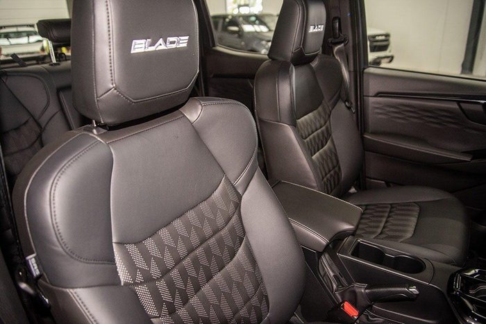 2025 Isuzu D-MAX BLADE