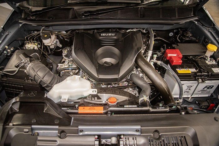 2025 Isuzu D-MAX BLADE