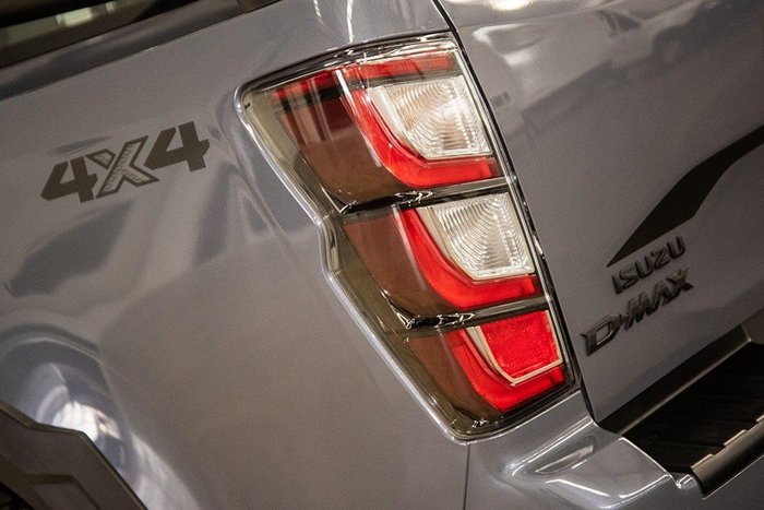 2025 Isuzu D-MAX BLADE