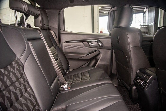 2025 Isuzu D-MAX BLADE