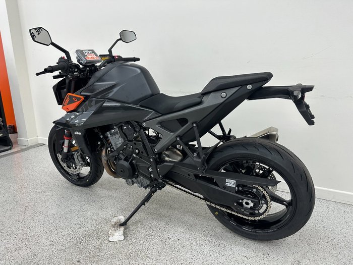 2024 Ktm 990 DUKE Orange