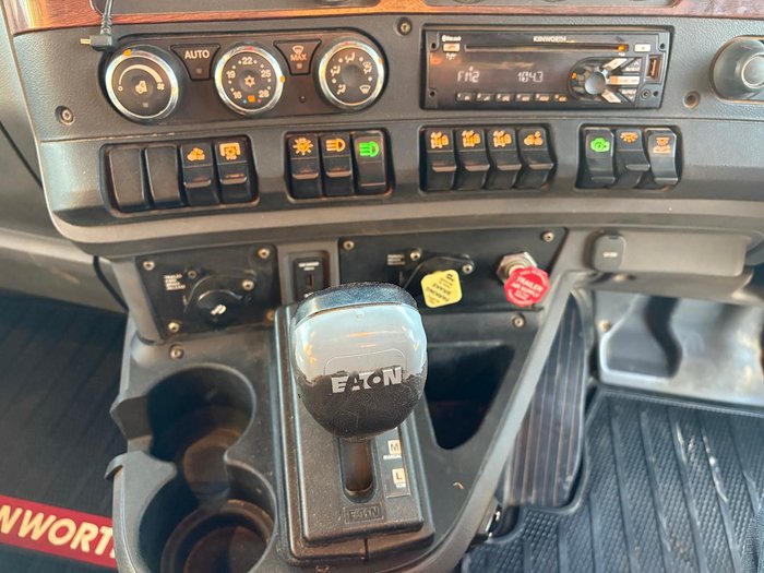 2017 Kenworth T610 Series T610SAR