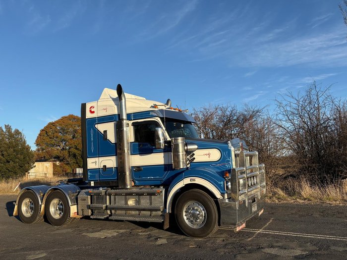 2017 Kenworth T610 Series T610SAR