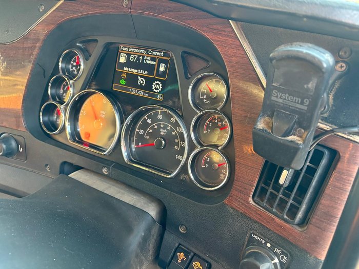 2017 Kenworth T610 Series T610SAR