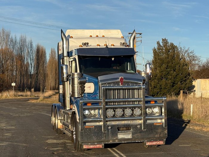 2017 Kenworth T610 Series T610SAR