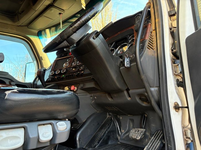 2017 Kenworth T610 Series T610SAR