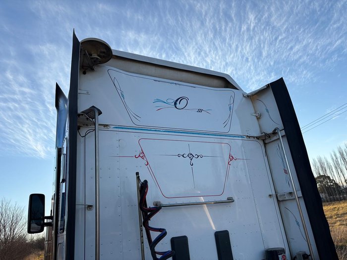 2017 Kenworth T610 Series T610SAR