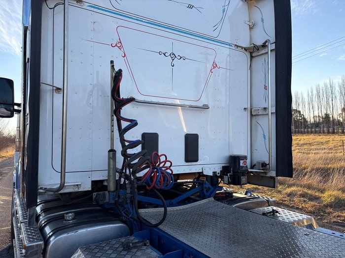 2017 Kenworth T610 Series T610SAR