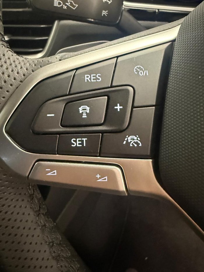 2025 Volkswagen T-Roc 140TSI R-Line