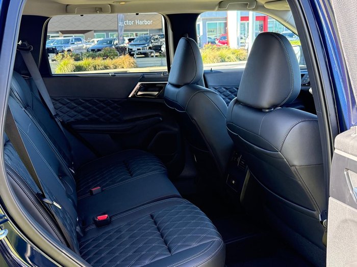 2025 Mitsubishi Outlander PHEV Exceed