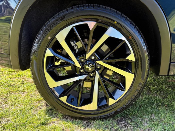 2025 Mitsubishi Outlander PHEV Exceed