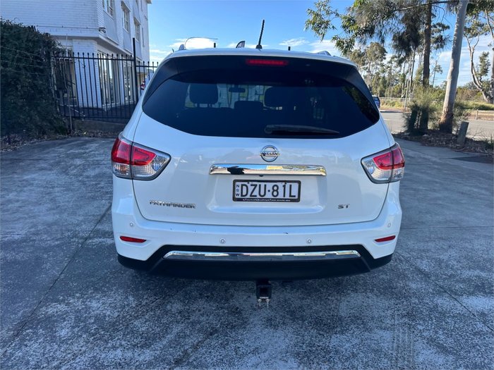 2016 NISSAN PATHFINDER ST (4x2)