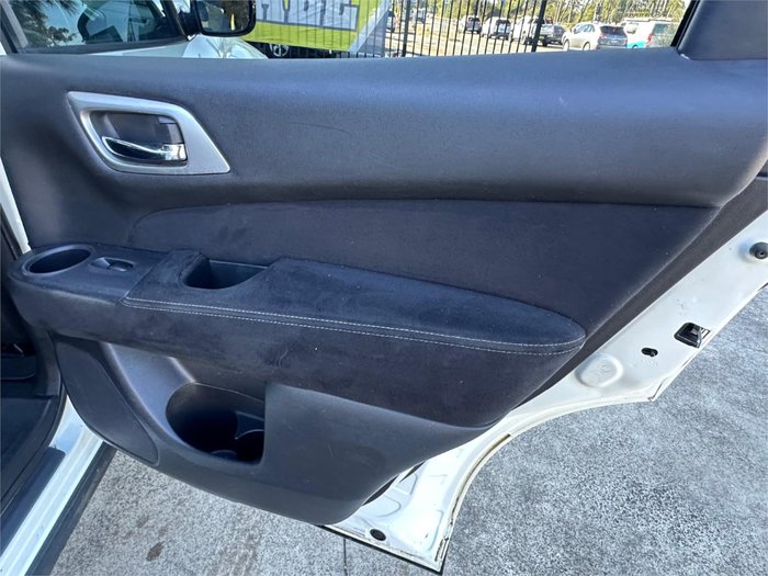 2016 NISSAN PATHFINDER ST (4x2)