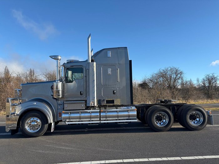 2025 Kenworth T909