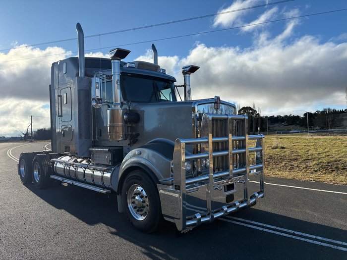 2025 Kenworth T909