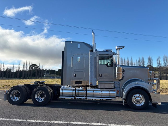 2025 Kenworth T909