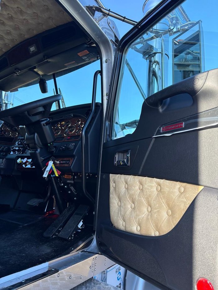 2025 Kenworth T909