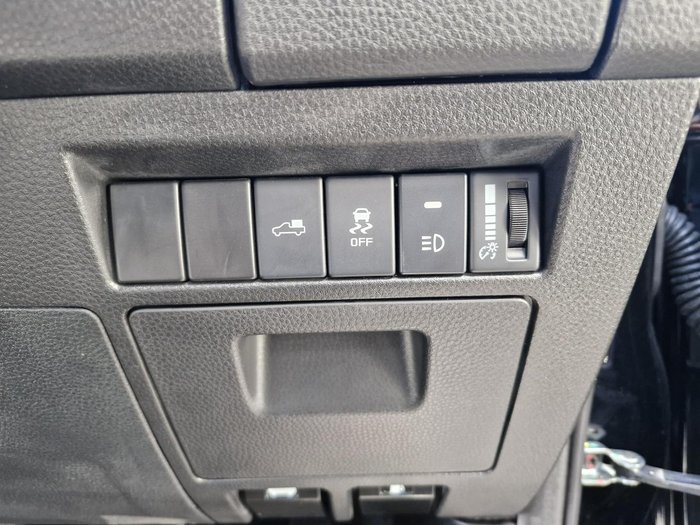2024 Isuzu D-MAX BLADE