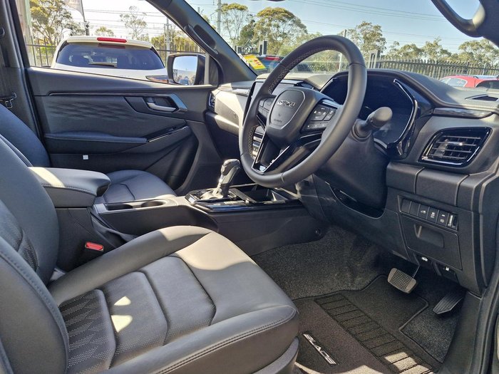 2024 Isuzu D-MAX BLADE