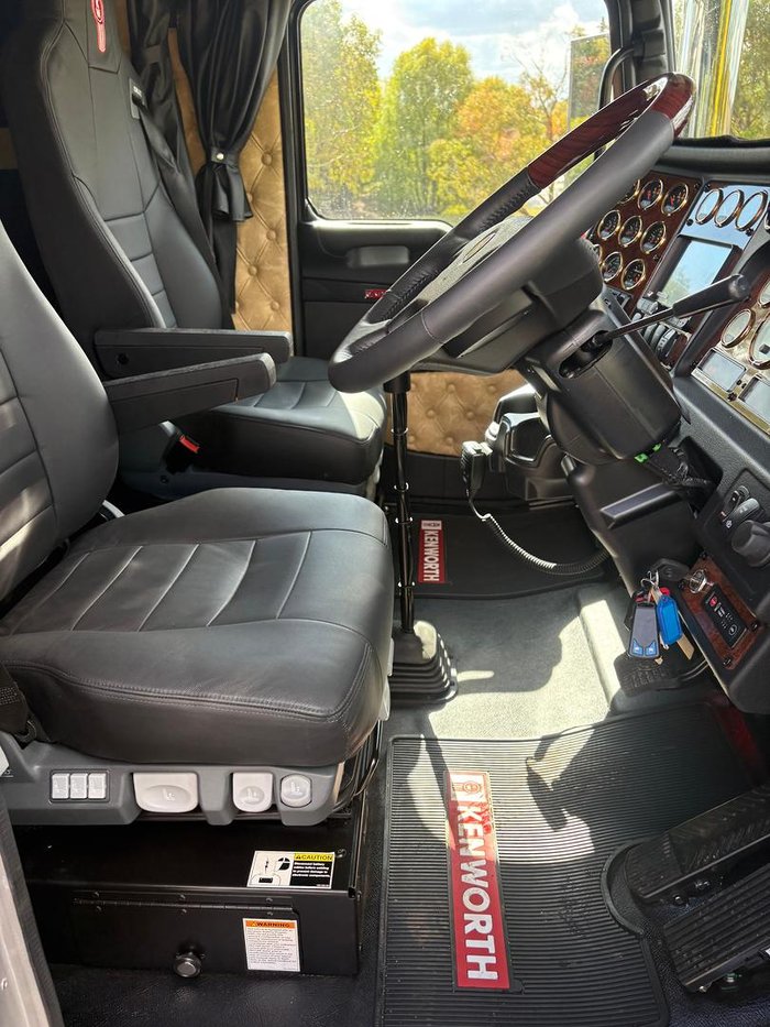 2024 Kenworth T659 Silver