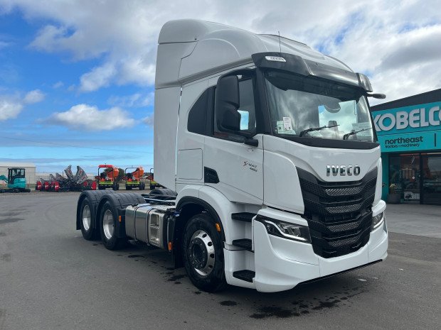 2024 Iveco AT 460 MED ROOF PRIME MOVER
