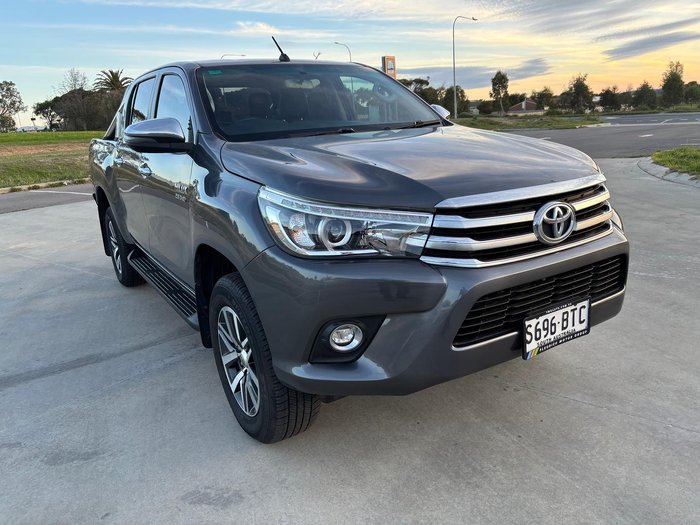 2017 Toyota Hilux SR5